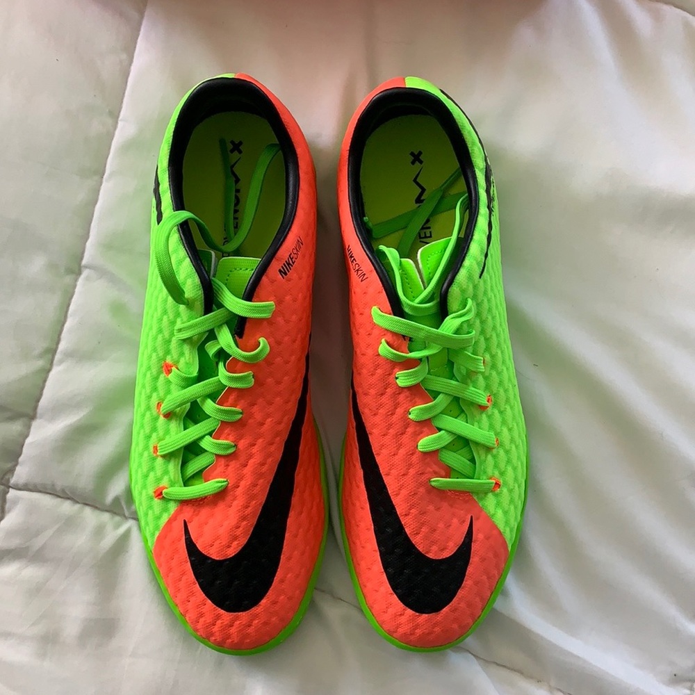 Nike, NWT Hypervenomx Phelon III IC size 8 Electric Green/Black